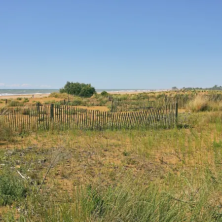 Comfy Flat In A Newly Built Village アパート *