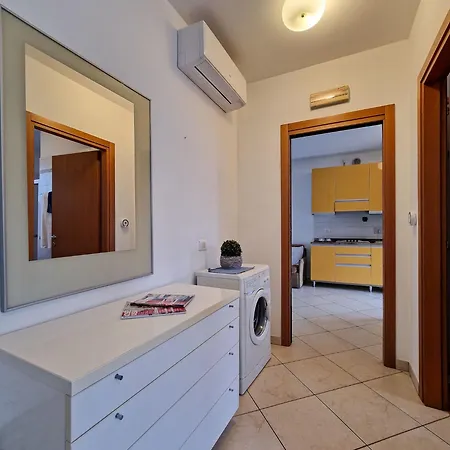 Comfy Flat In A Newly Built Village דירה *