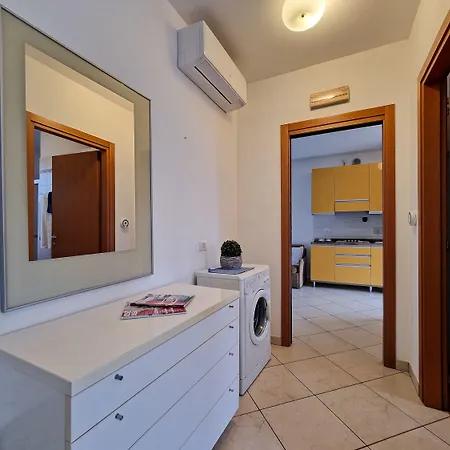 Comfy Flat In A Newly Built Village דירה ביביונה