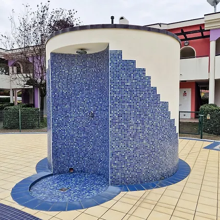 Comfy Flat In A Newly Built Village דירה ביביונה